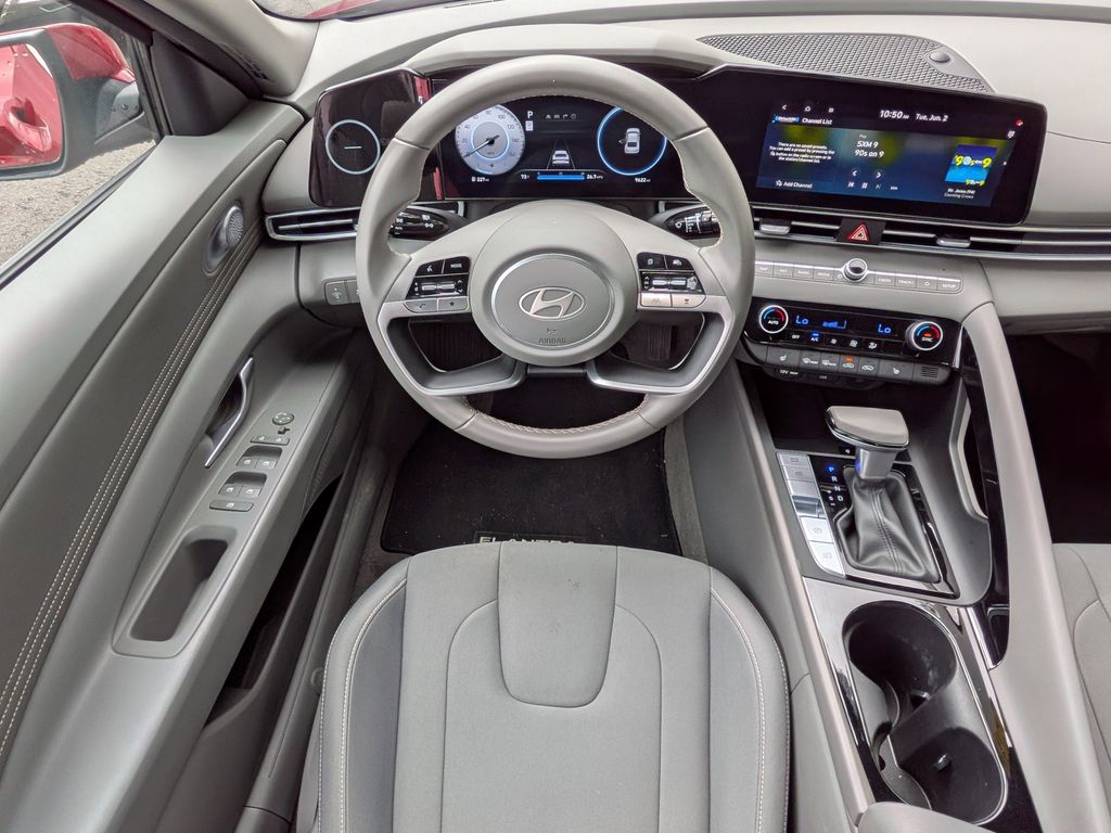 2025 Hyundai Elantra SEL - Photo 14