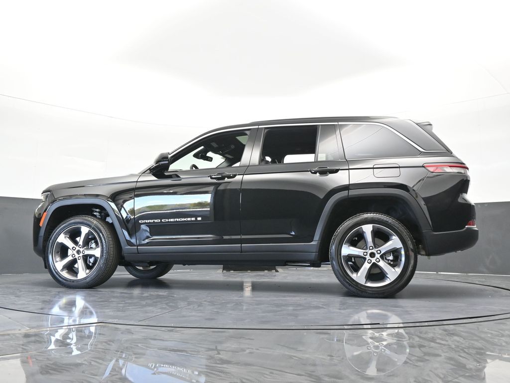 New 2026 Diamond Black Crystal Pearlcoat Jeep Limited image 53