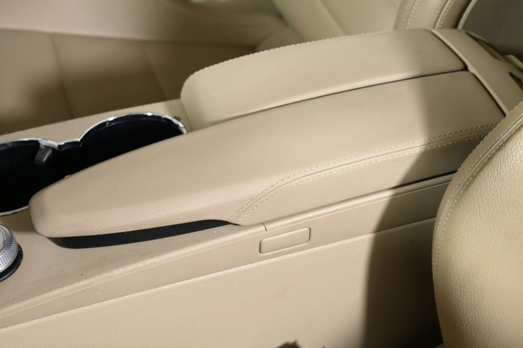 Thumbnail: 2010 Mercedes-Benz E-Class - 25