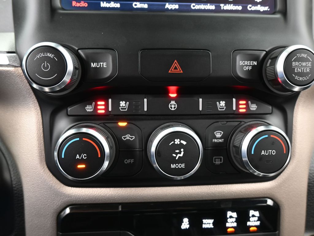 Used 2020 Diamond Black Crystal Pearlcoat Ram Laramie image 25