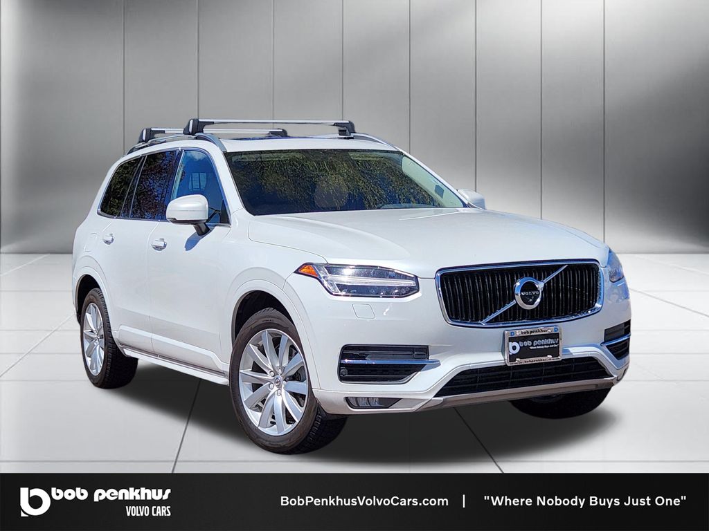 2016 Volvo XC90 T6 Momentum