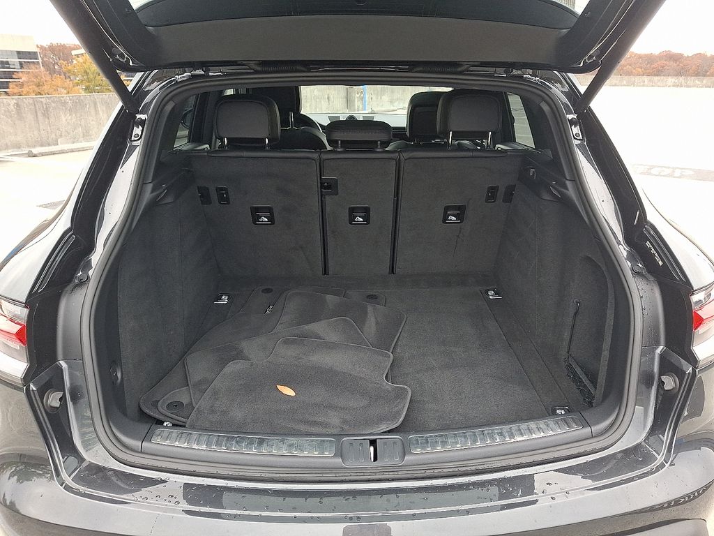 Thumbnail: 2024 Porsche Macan - 30