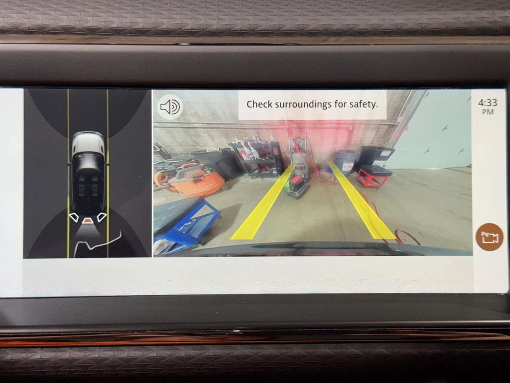 Used 2022 Santorini Black Metallic Land Rover Dynamic image 11