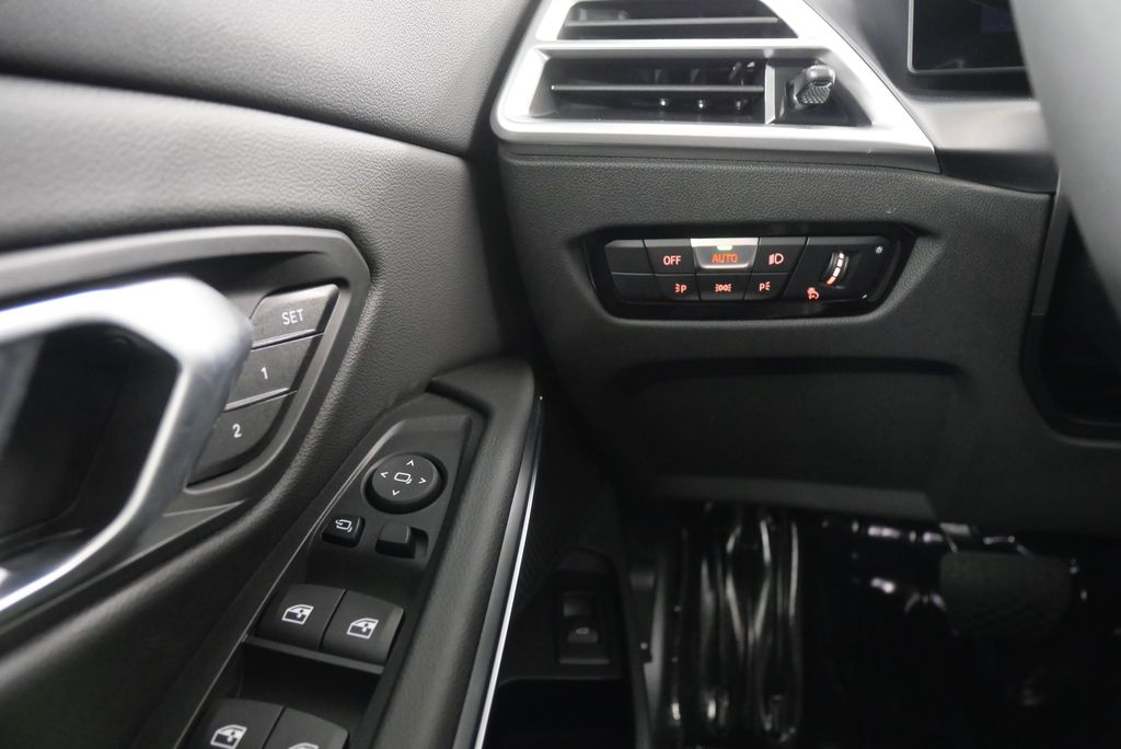 2025 BMW 3 Series 330i 17