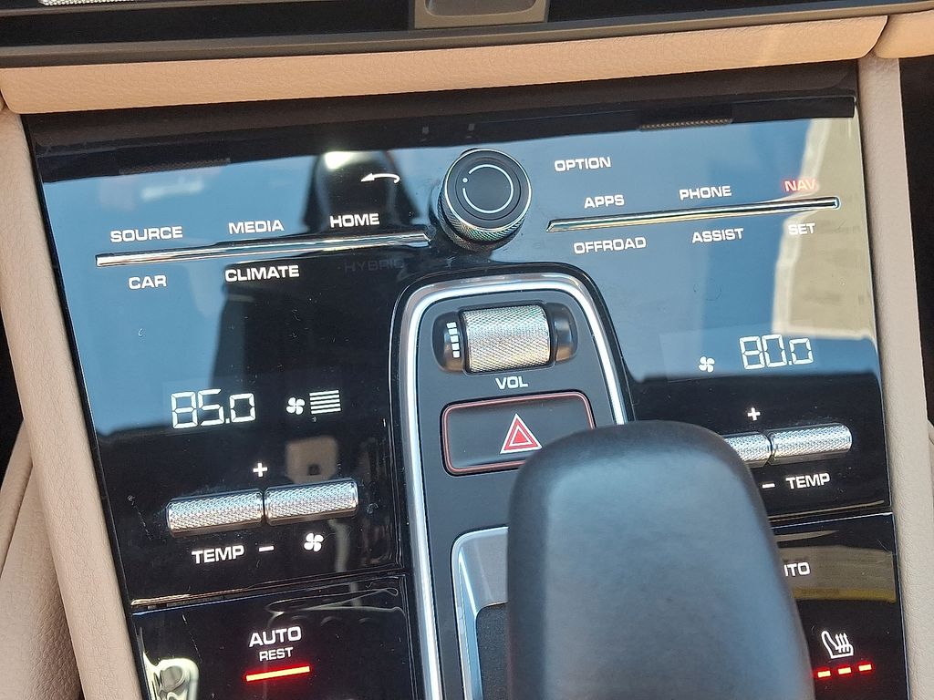 Thumbnail: 2022 Porsche Cayenne - 18