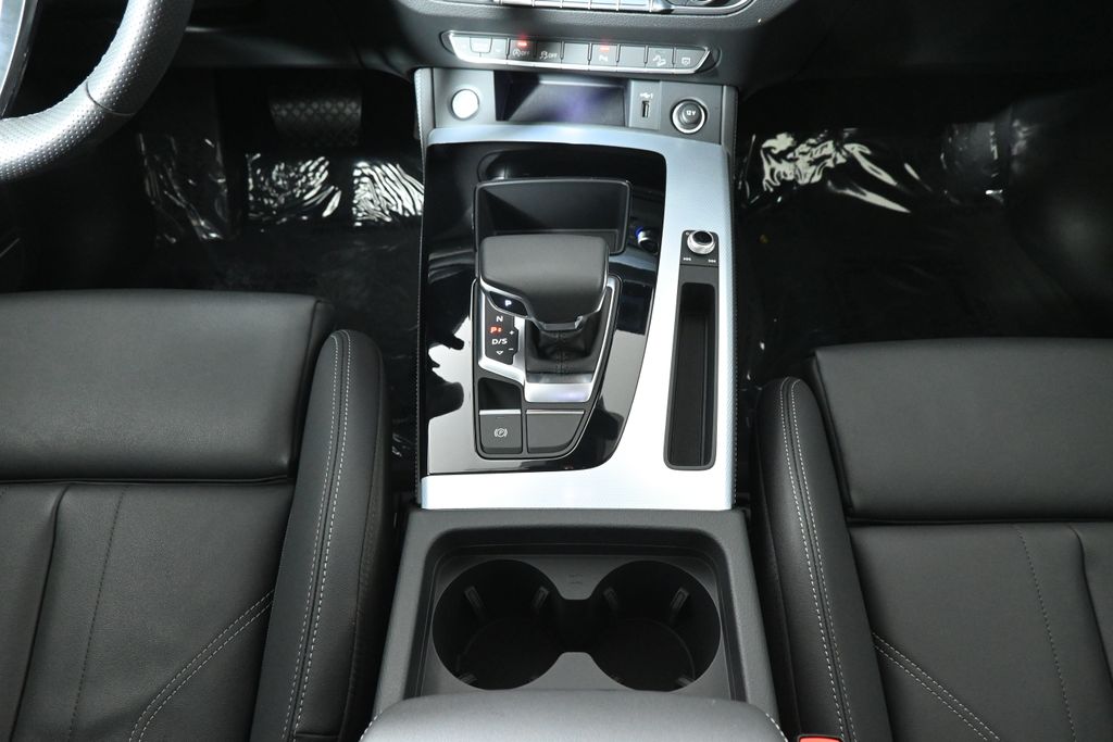 Thumbnail: 2025 Audi Q5 - 25