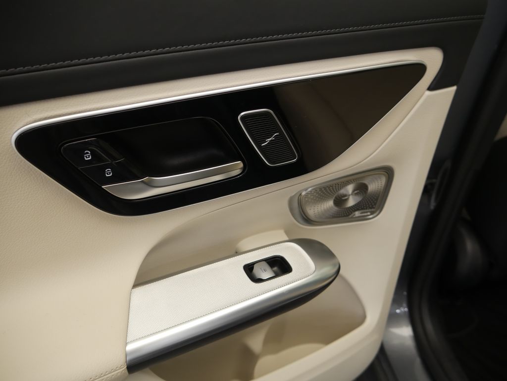 Thumbnail: 2023 Mercedes-Benz GLC - 22