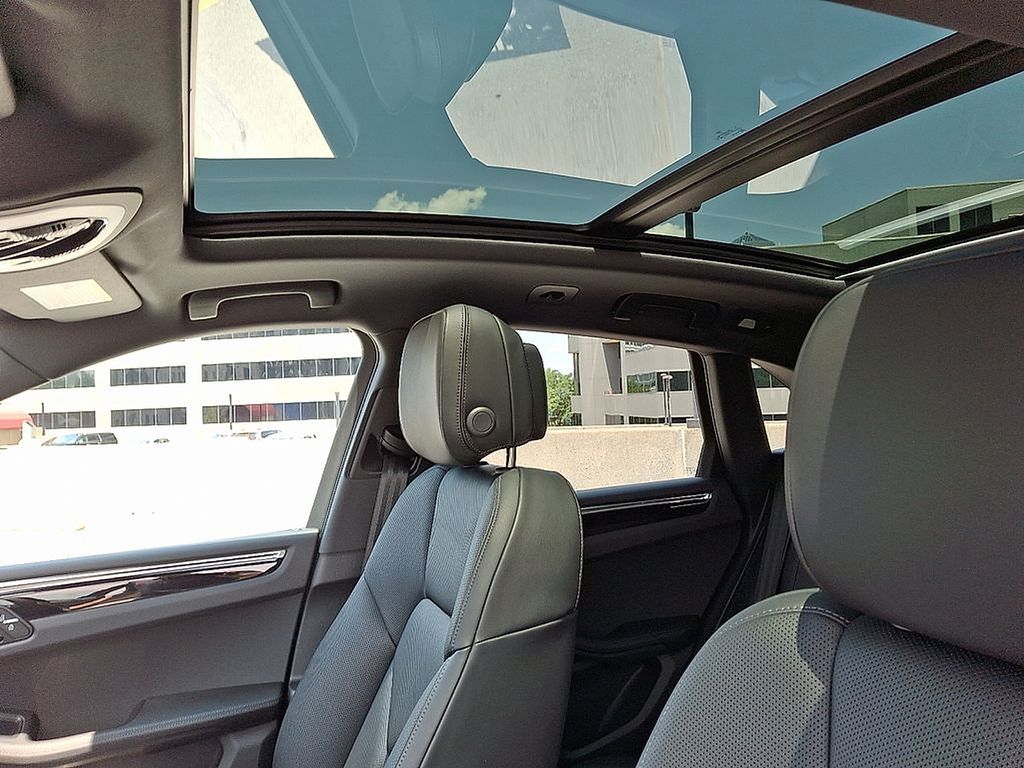 Thumbnail: 2025 Porsche Macan - 16