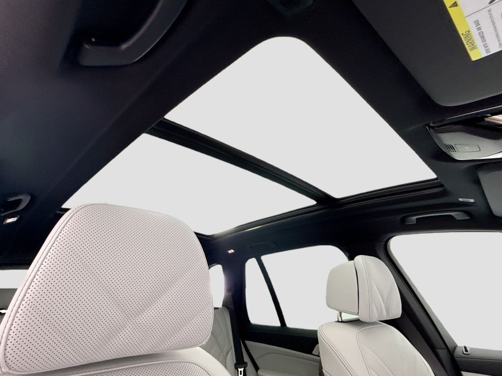 Thumbnail: 2026 BMW X5 - 17
