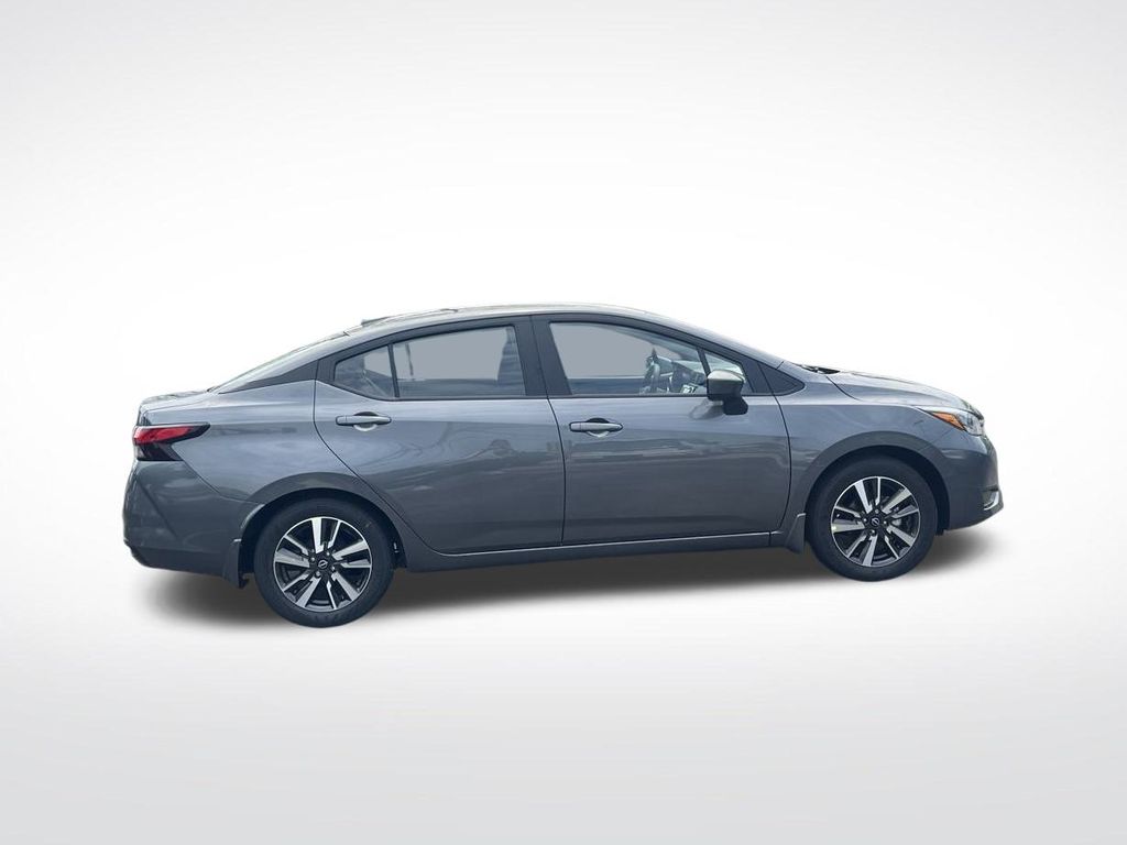 2025 Nissan Versa 1.6 SV photo