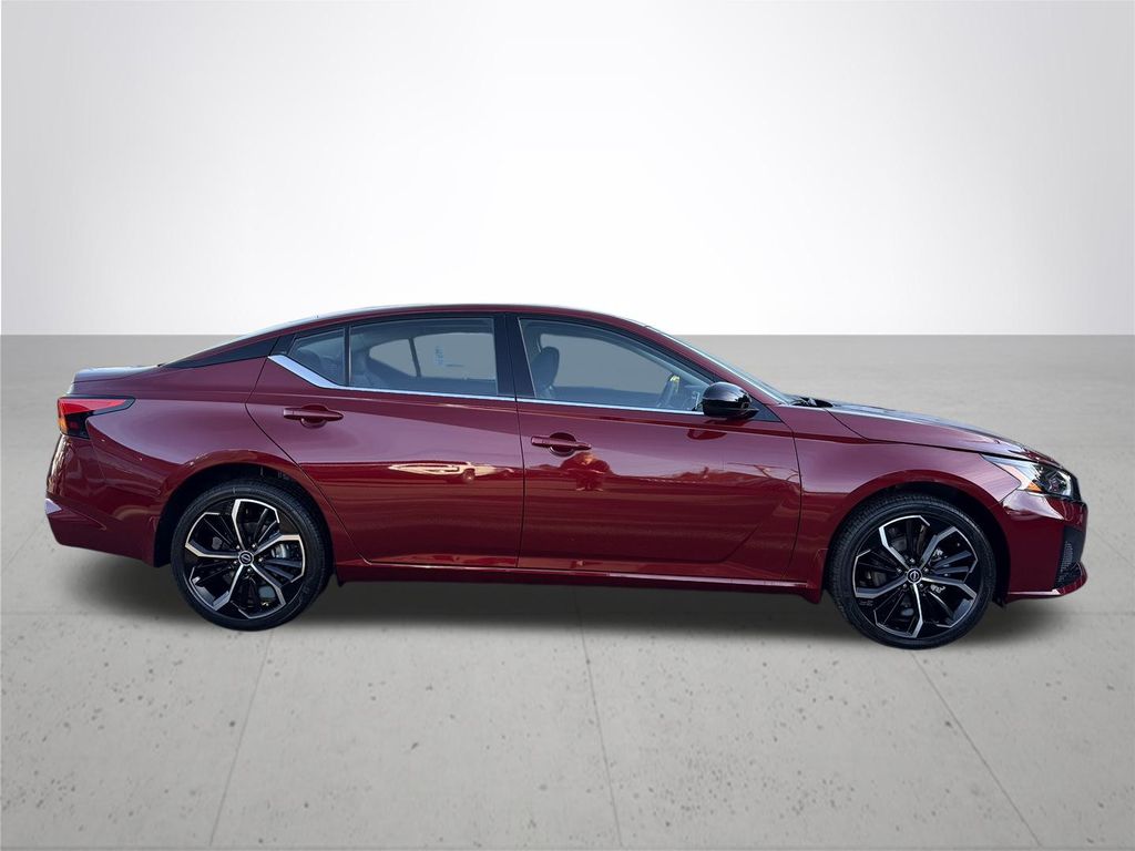 2025 Nissan Altima 2.5 SR