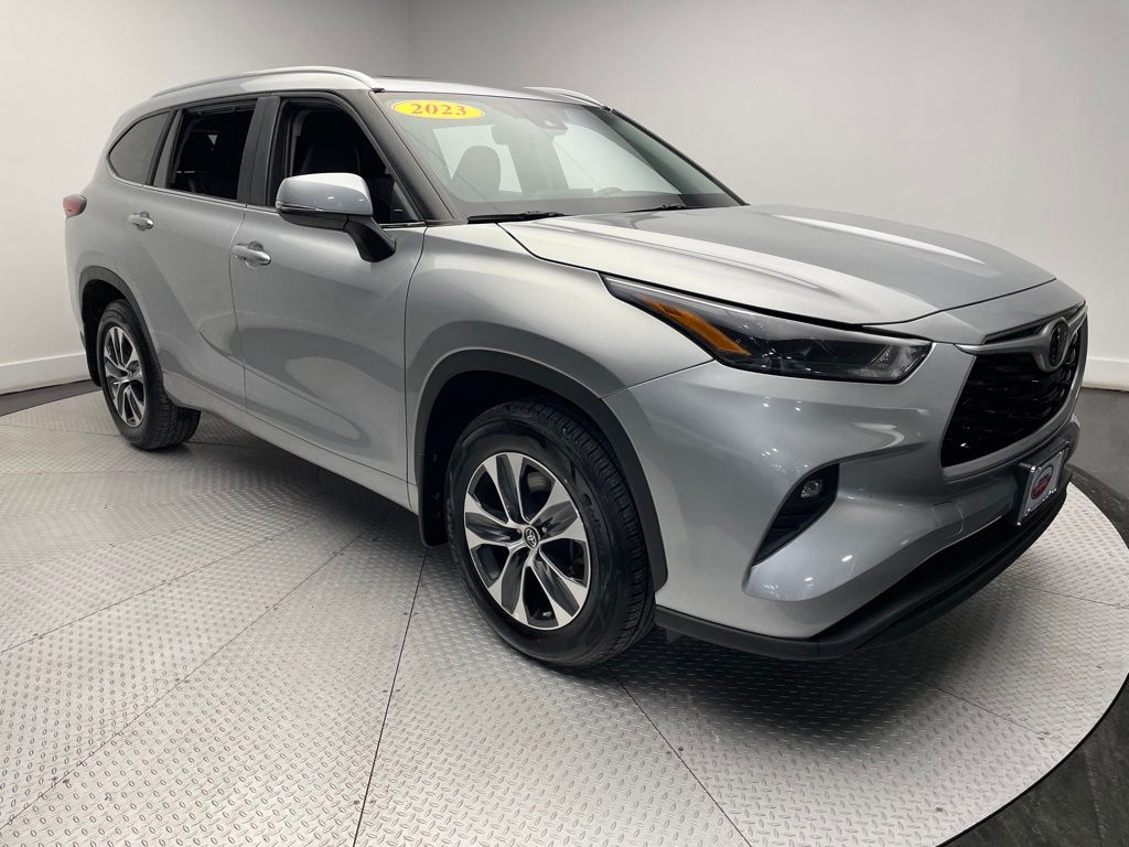 2023 Toyota Highlander XLE 3