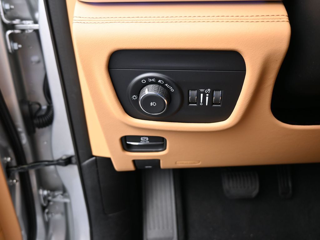 New 2025 Silver Zynith Jeep Summit image 38