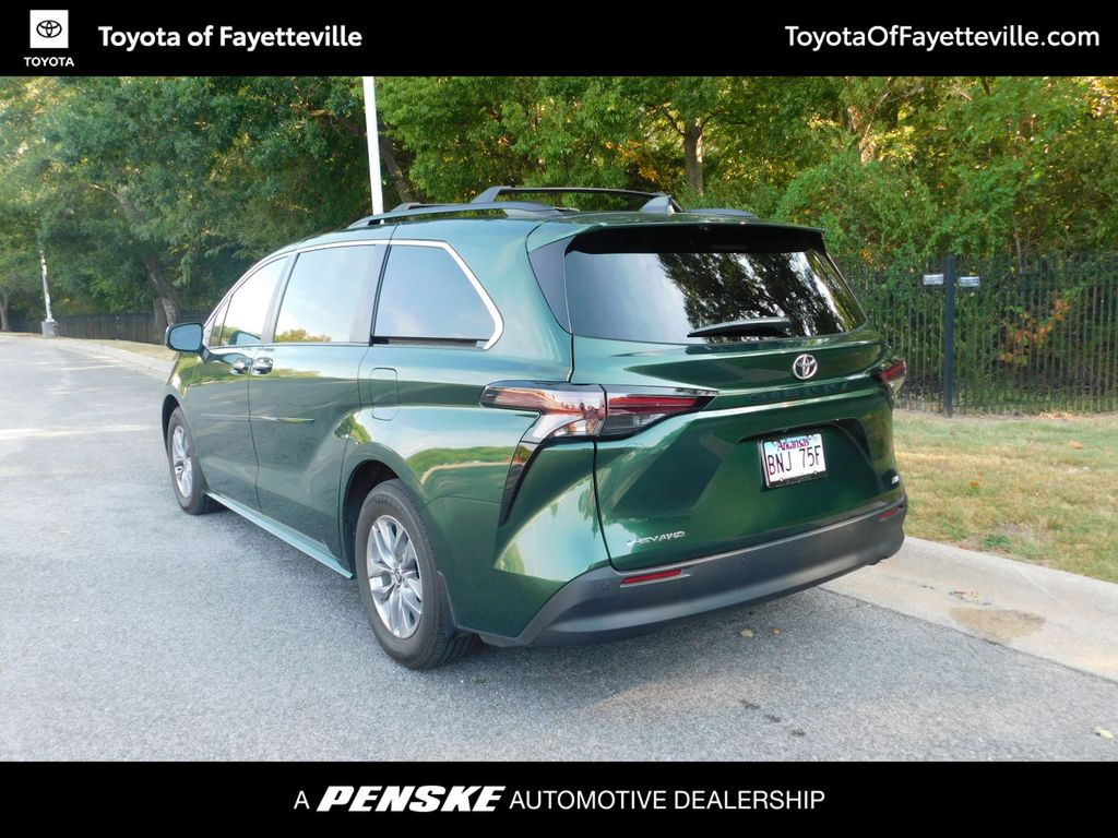 Thumbnail: 2026 Toyota Sienna - 3