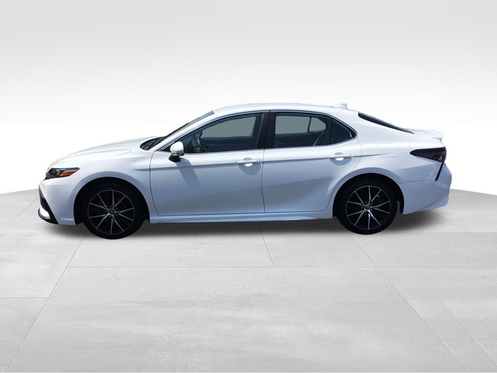 2023 Toyota Camry SE 2