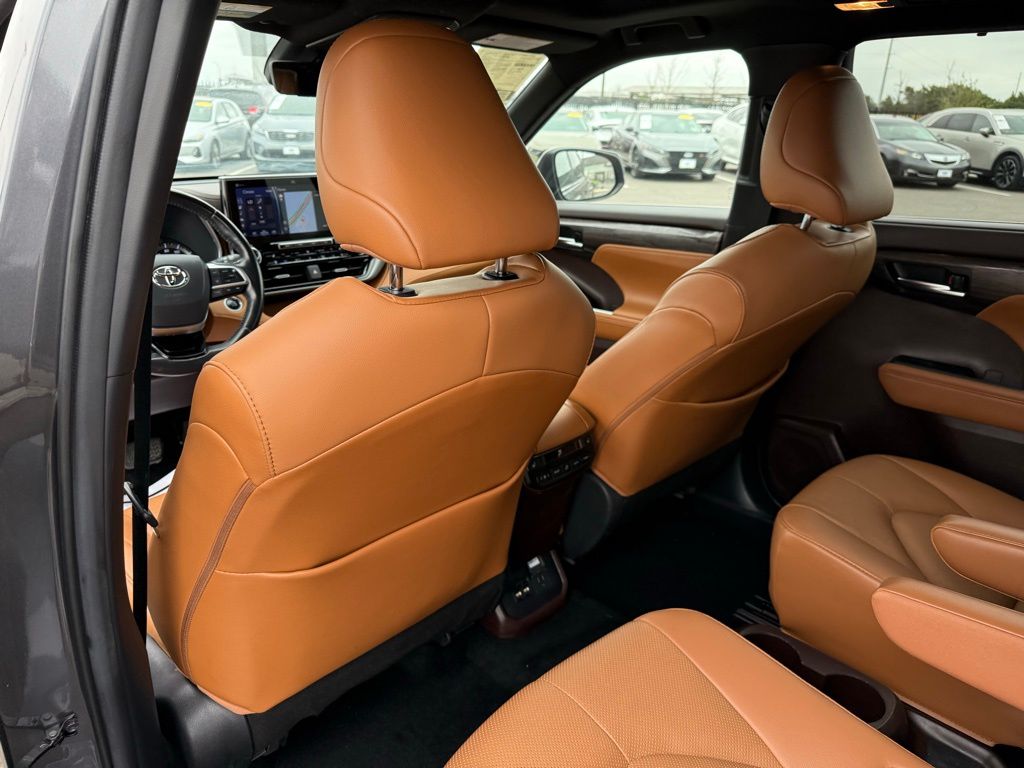 Thumbnail: 2021 Toyota Highlander - 22