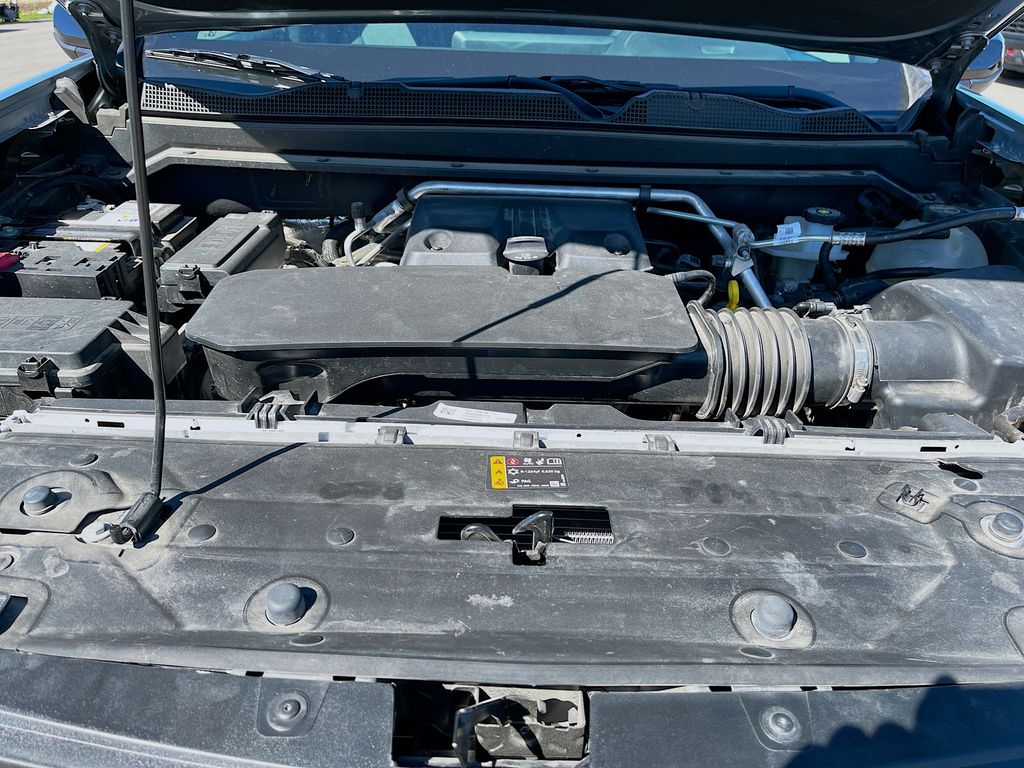 Used 2024 Gray Chevrolet Z71 image 27