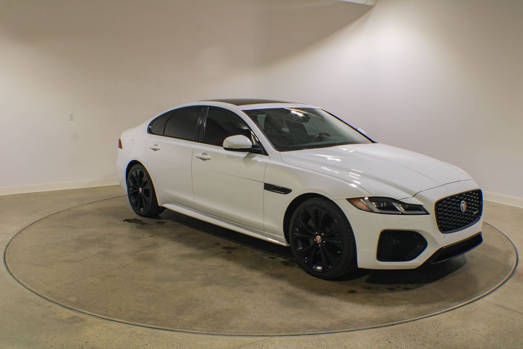 Certified Used 2022  Jaguar R-Dynamic SE image 8
