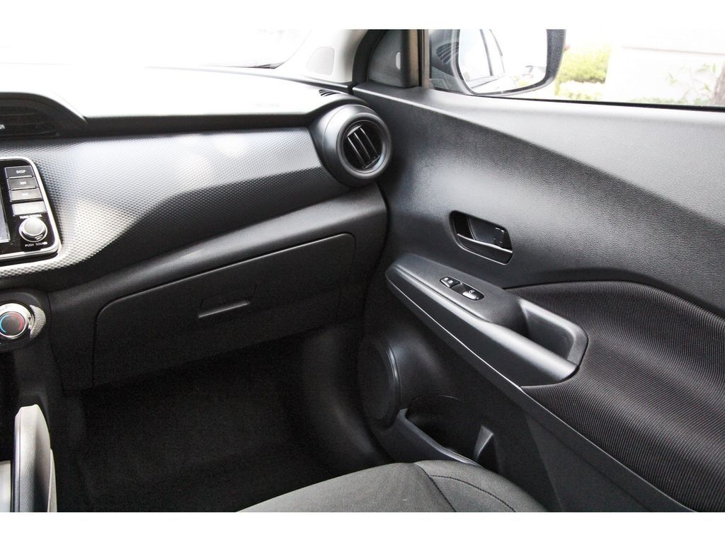 2025 Nissan Kicks Play S - 9