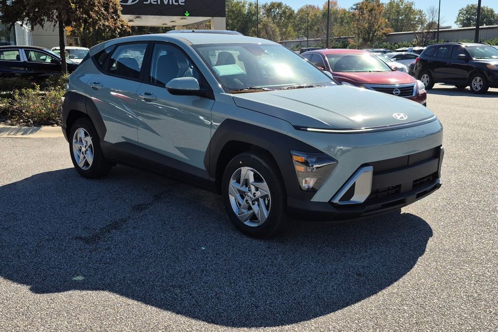 New 2027 Green Hyundai SE image 3