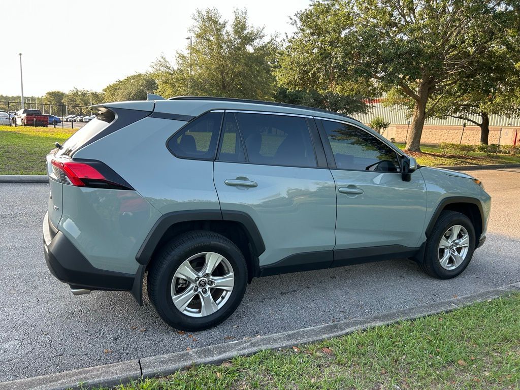2021 Toyota RAV4 XLE 5