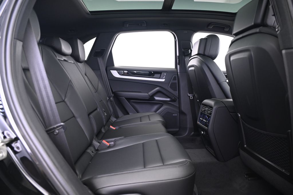 Thumbnail: 2025 Porsche Cayenne - 18