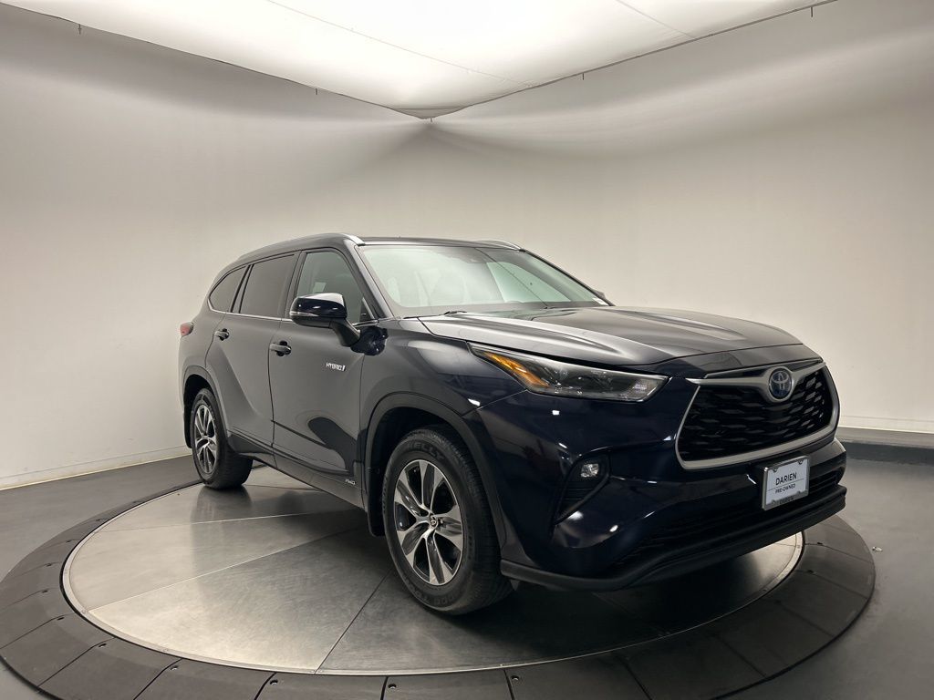 Thumbnail: 2021 Toyota Highlander - 7
