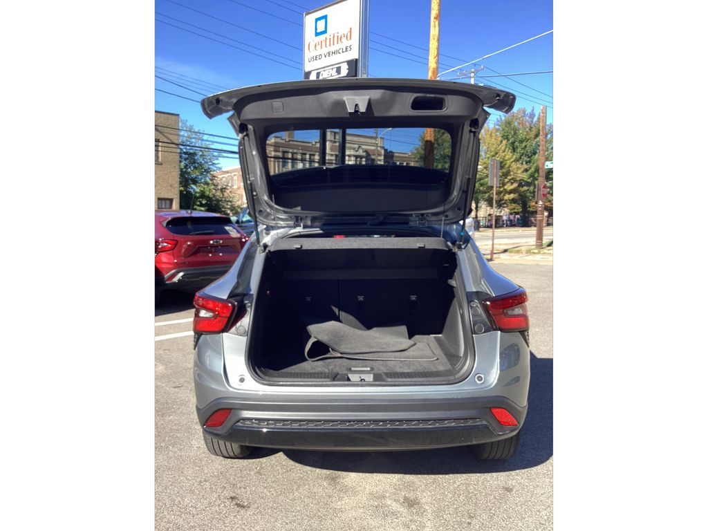 Used 2024 Chevrolet Trax SUV