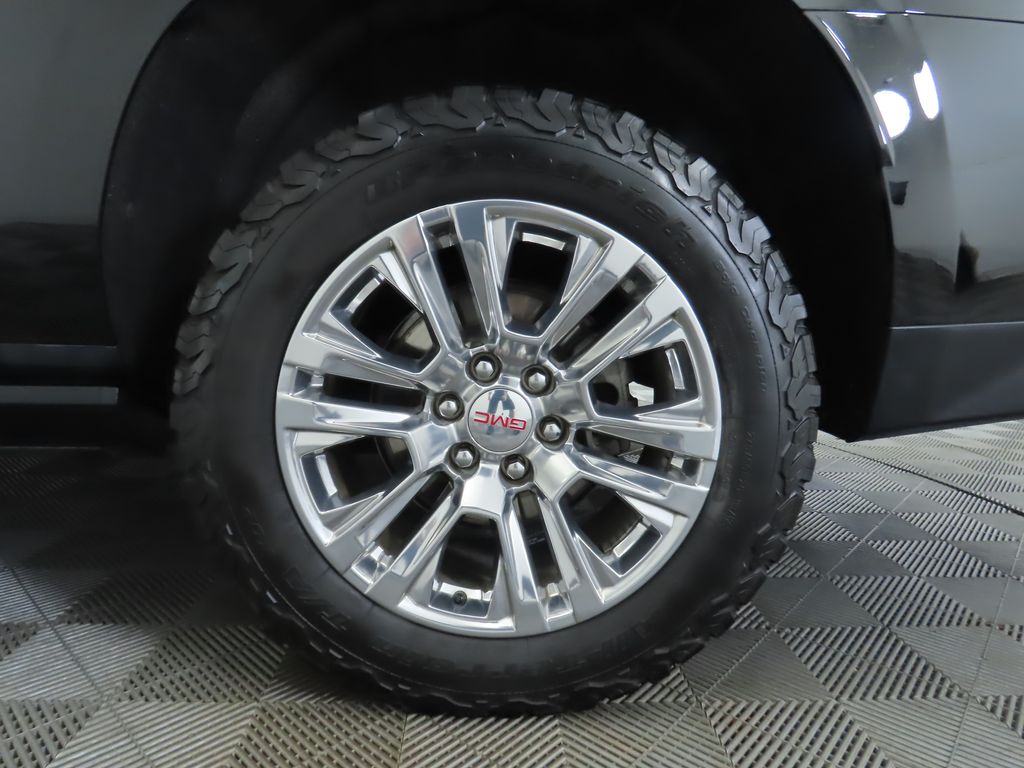 Thumbnail: 2023 GMC Yukon XL - 28