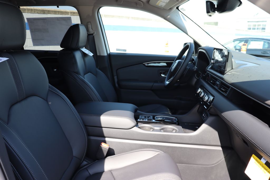 2025 Honda Pilot Touring 23