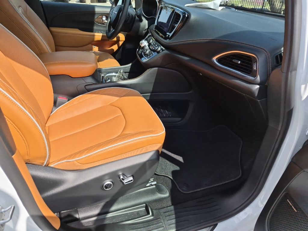 Used Car 2023 Chrysler Pacifica Hybrid  Pinnacle For Sale Under $35,000 In Austin, Texas