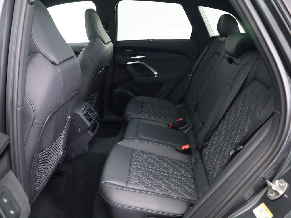 2025 Audi SQ5  23