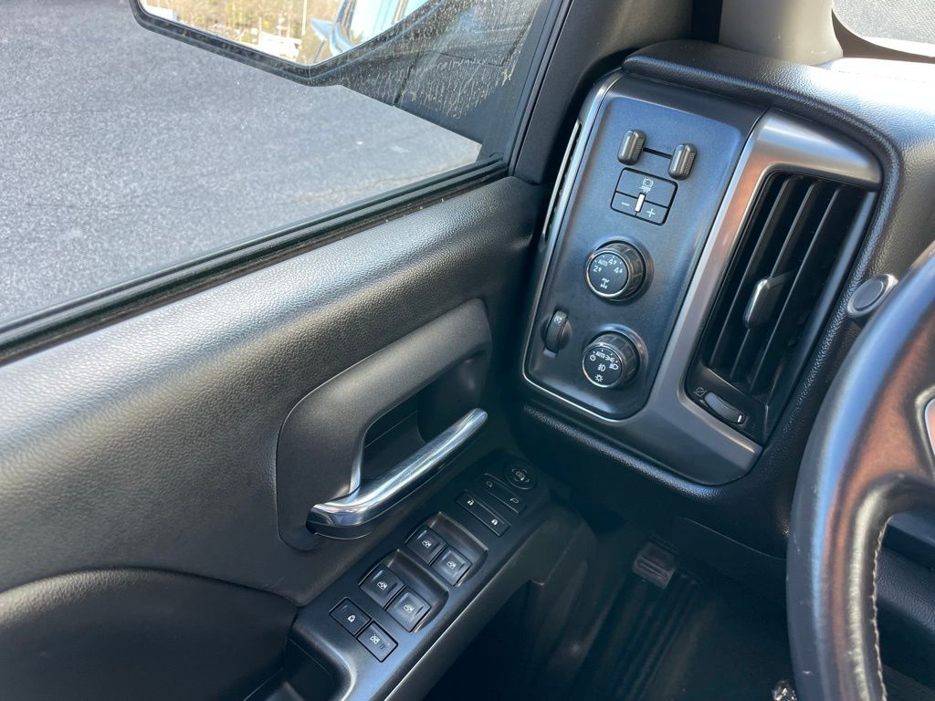 Thumbnail: 2016 Chevrolet Silverado 1500 - 21