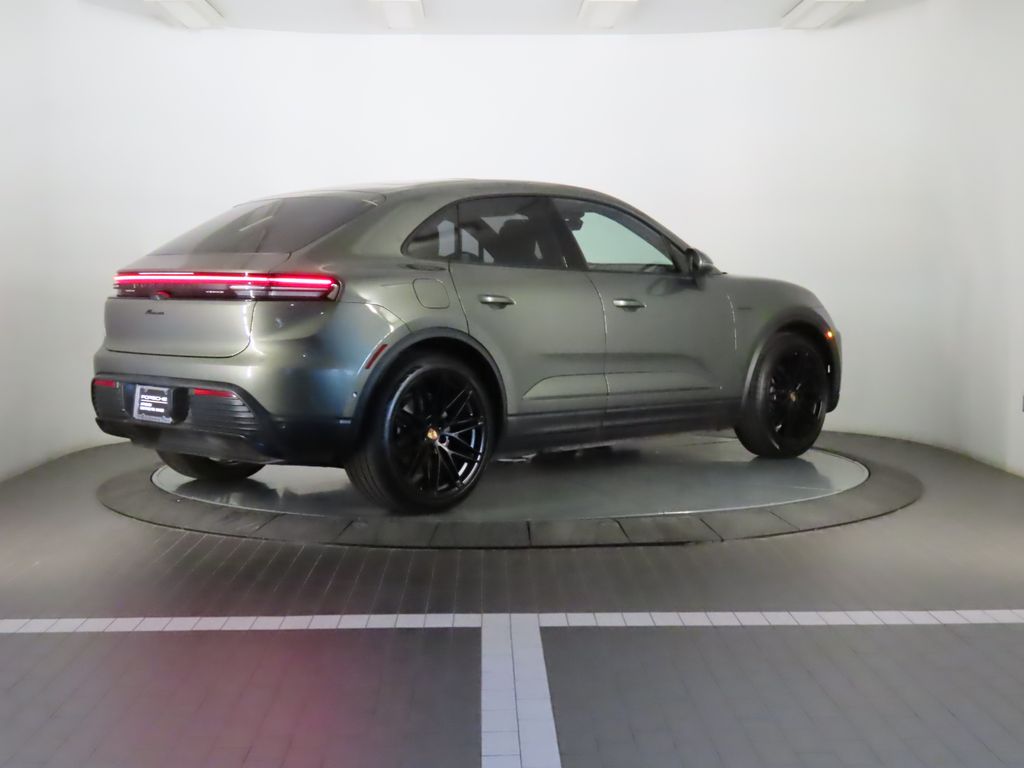 Thumbnail: 2025 Porsche Macan - 7