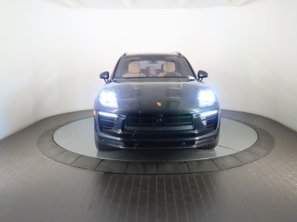 Thumbnail: 2026 Porsche Macan - 10