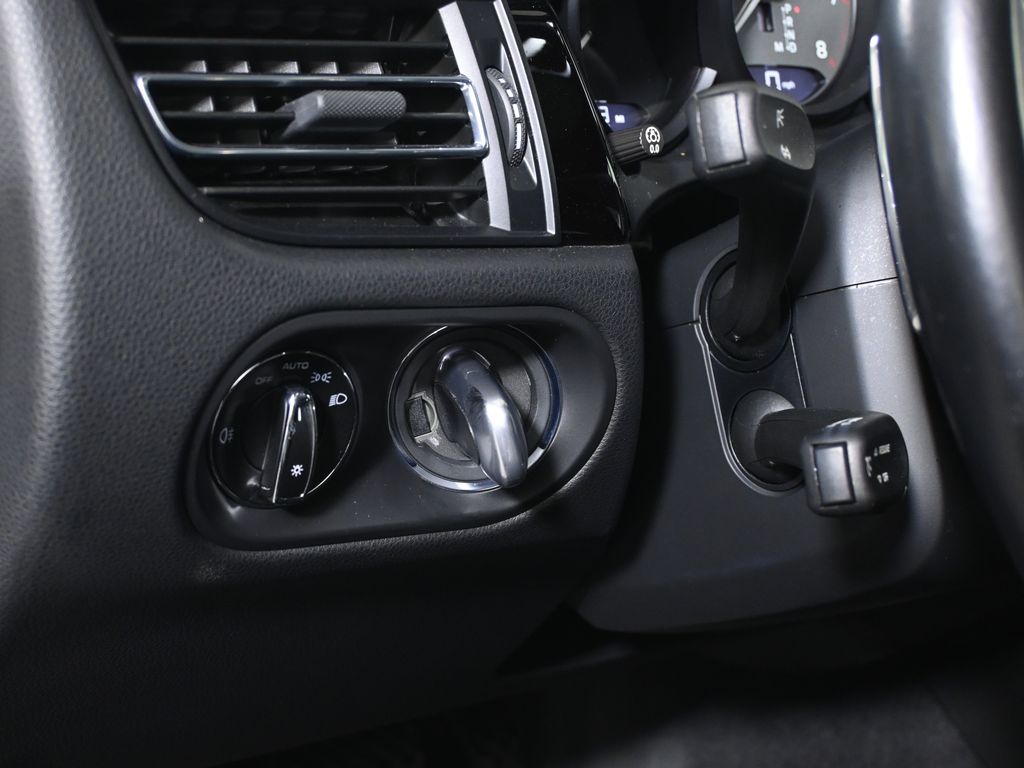 Thumbnail: 2022 Porsche Macan - 28