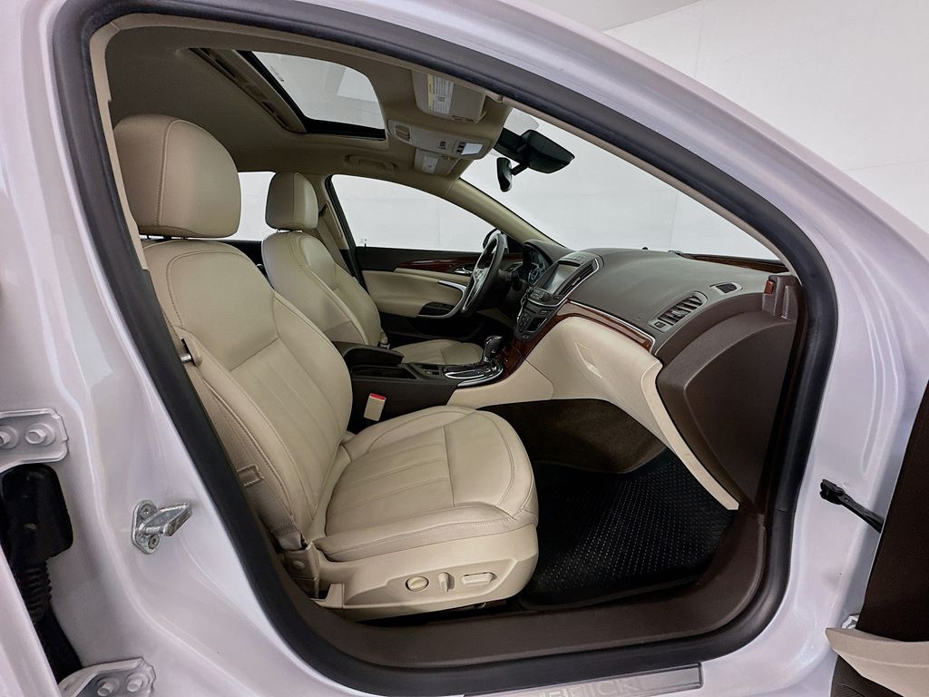 Thumbnail: 2016 Buick Regal - 29