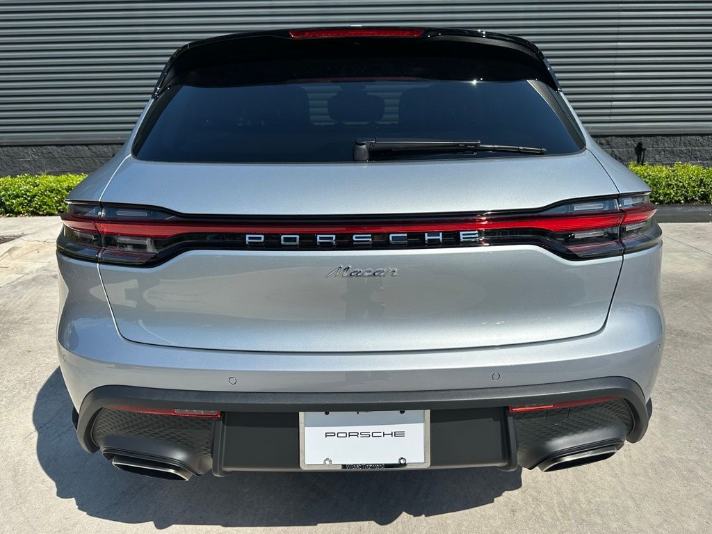 Thumbnail: 2026 Porsche Macan - 12