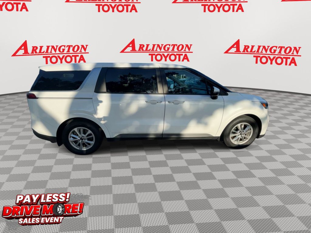 Used 2022 Kia Carnival Van