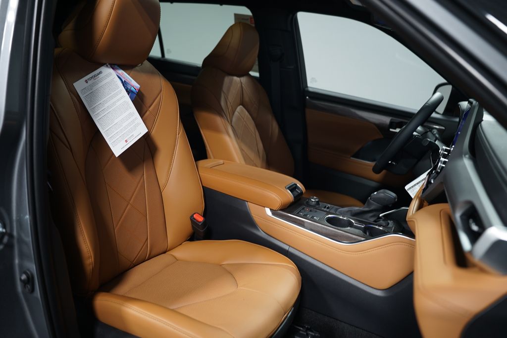 2025 Toyota Highlander Platinum 30