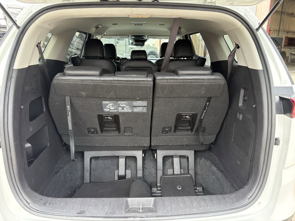 Used 2024 Snow White Pearl Kia LX image 25