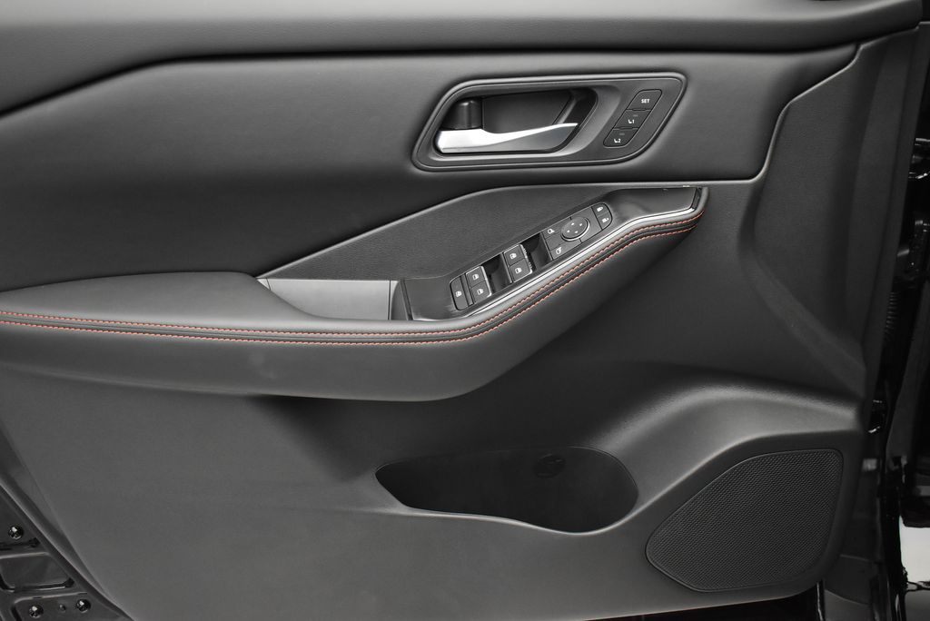 Thumbnail: 2025 Nissan Rogue - 9