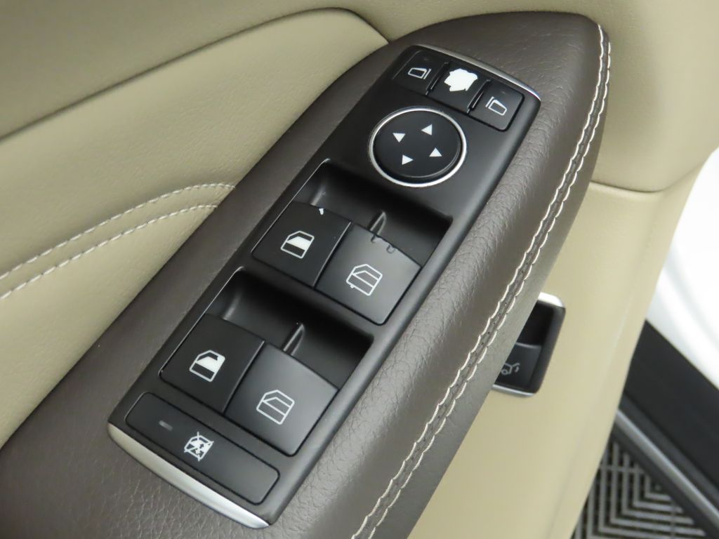 Thumbnail: 2015 Mercedes-Benz M-Class - 24