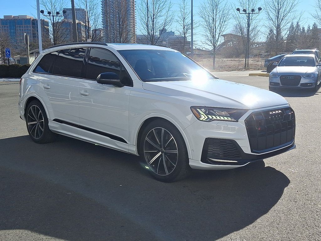 Thumbnail: 2023 Audi SQ7 - 3