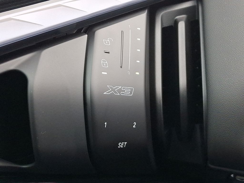 Thumbnail: 2025 BMW X3 - 24
