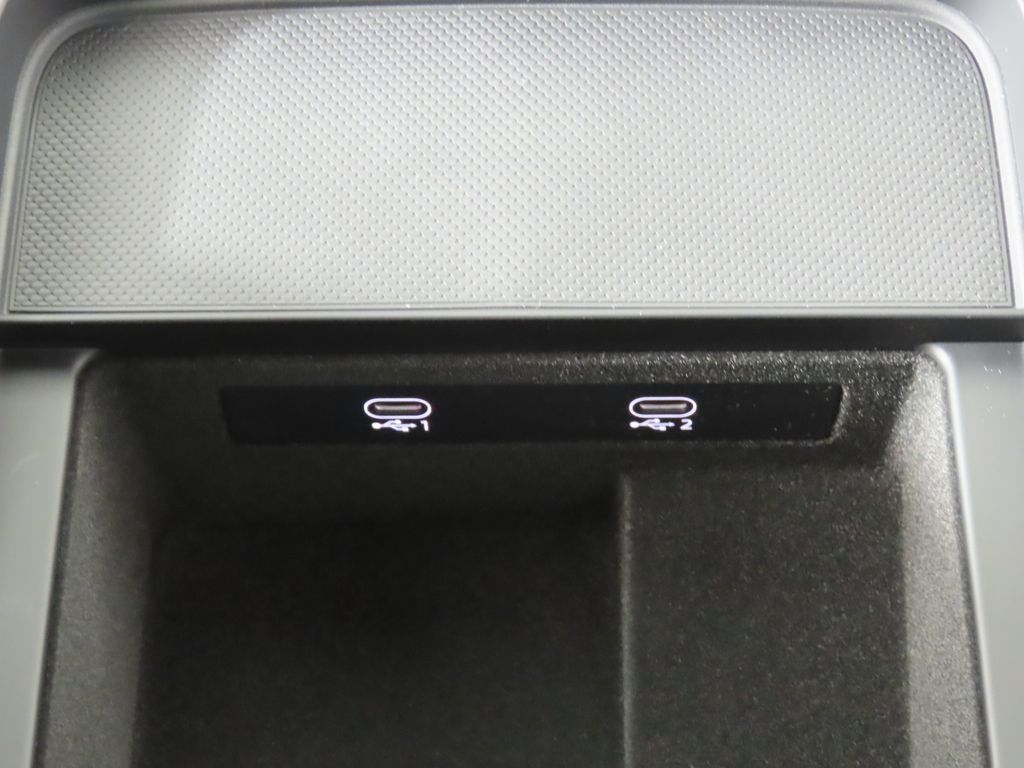 Thumbnail: 2026 Audi Q8 - 23