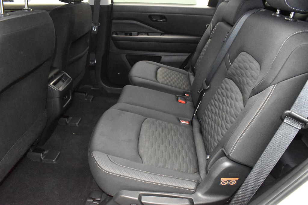 Thumbnail: 2023 Nissan Pathfinder - 32