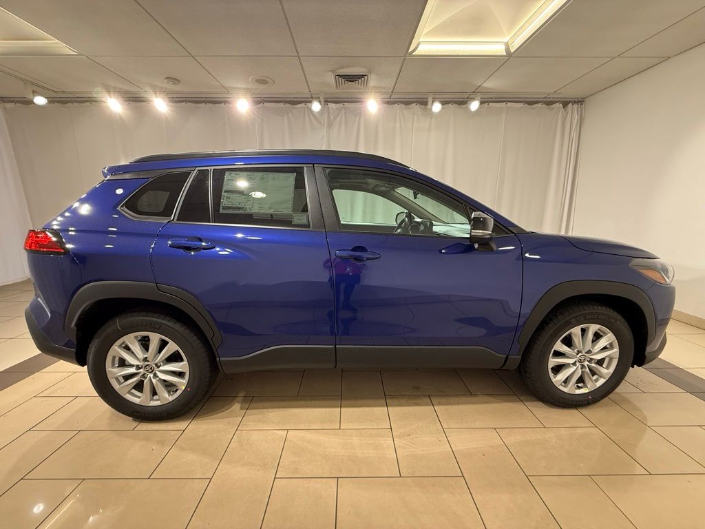 2025 Toyota Corolla Cross LE 6