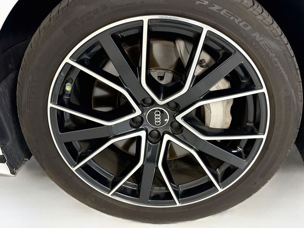 Thumbnail: 2021 Audi A8 - 30