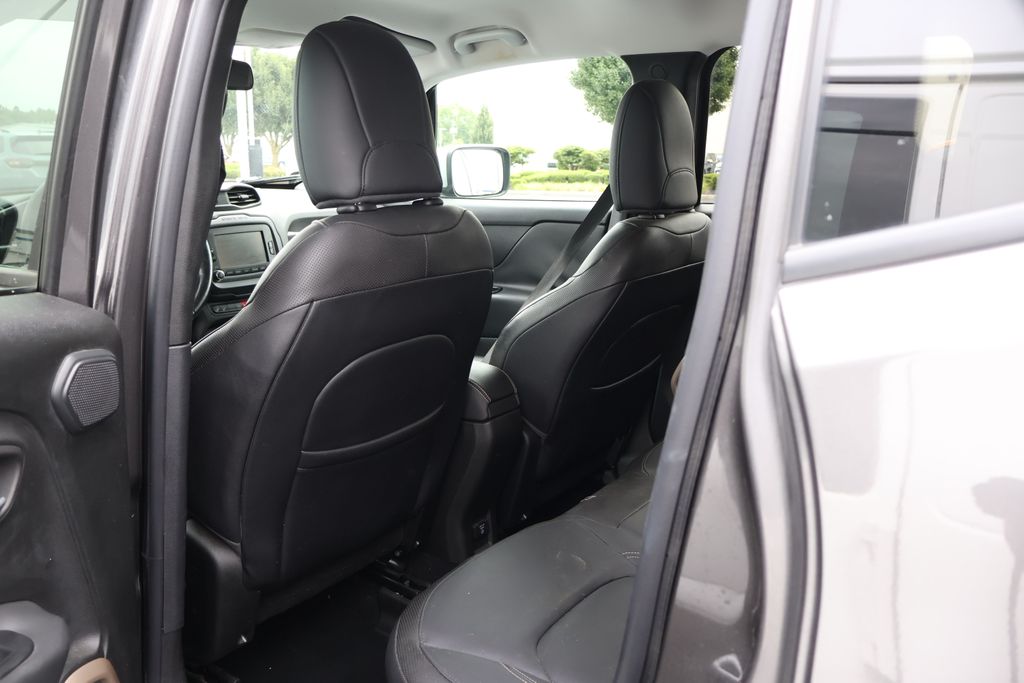 Thumbnail: 2016 Jeep Renegade - 31